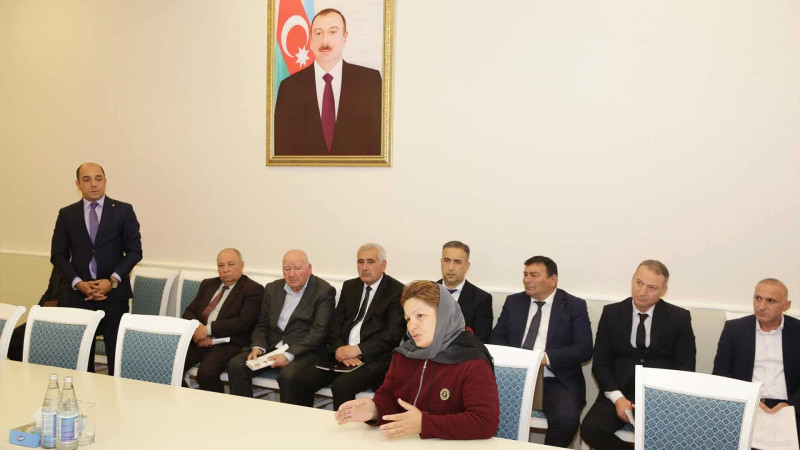 Xaçmaz: Elnur Rzayev sakinləri qəbul edib