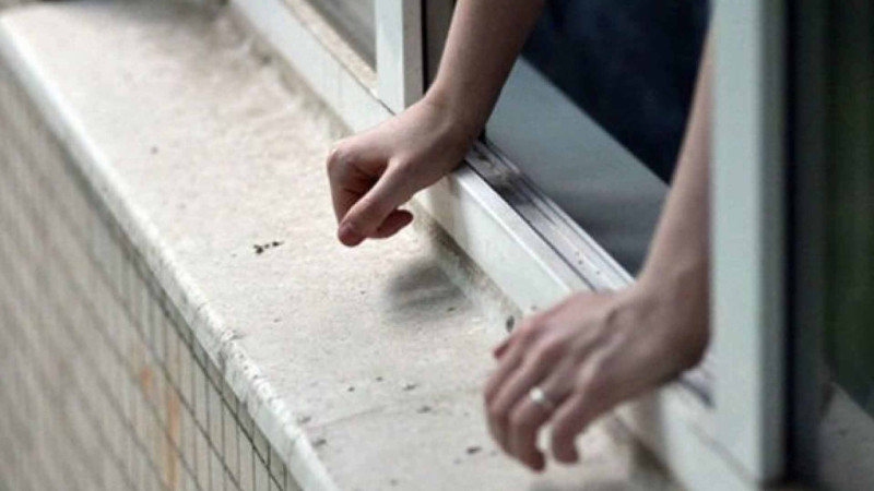 İsmayıllıda məktəbli 2-ci mərtəbədən yıxılıb