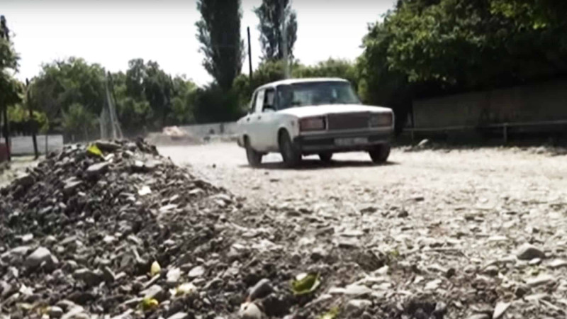 İsmayıllıda Topçunun yolu yararsız hala gətirilib
