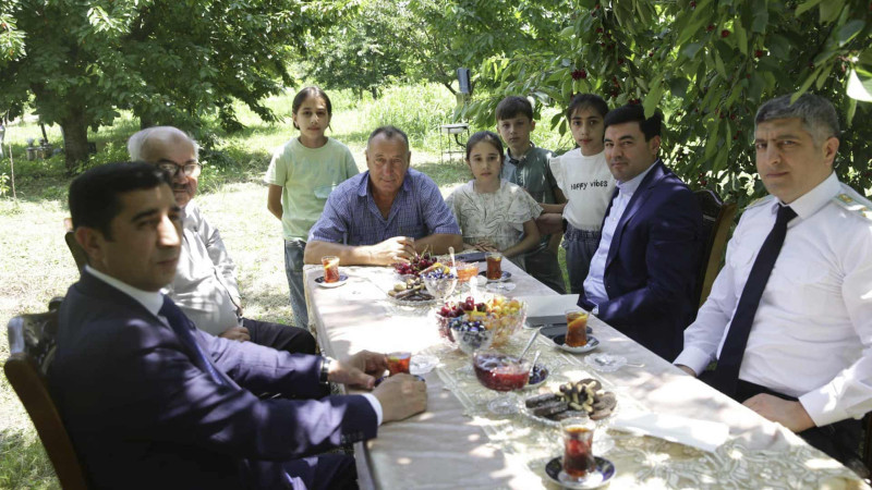 Xaçmazın icra başçısı gilas bağlarını ziyarət edib