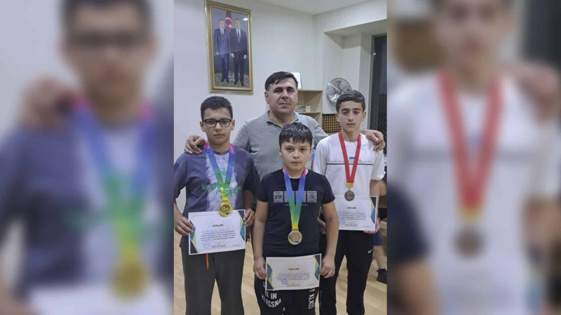 Qusarlı balaca pəhləvanlar medallarla qayıdıblar