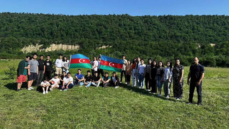 Şəhid və qazi ailələrinin övladları Qusara səfər ediblər