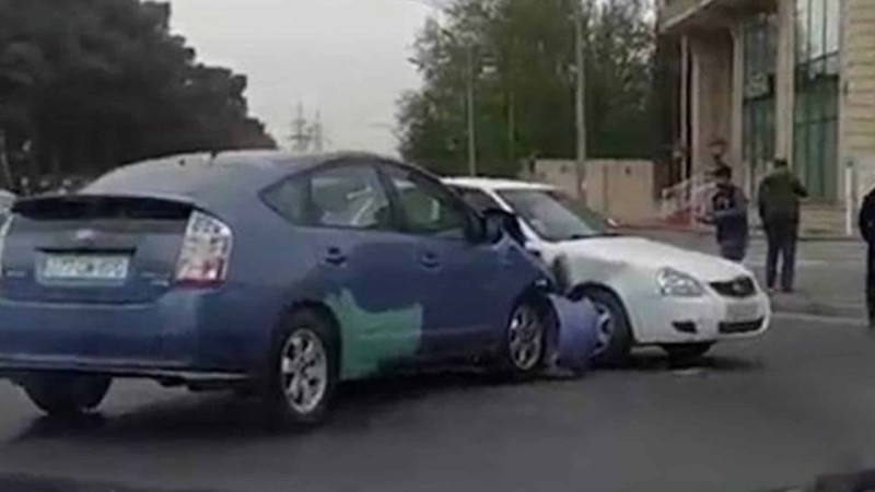 Qubada “Prius” və “06” toqquşub