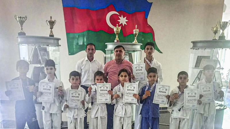 Qusarlı gənc karateçilər Bakıdan medallar gətiriblər - SİYAHI