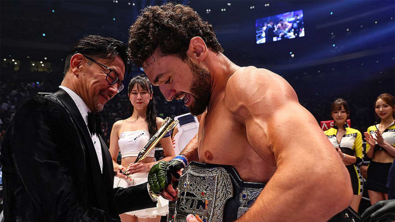 Xaçmazlı Vugi Vətənə “Super Rizin 2” turnirinin kəməri ilə qayıdır