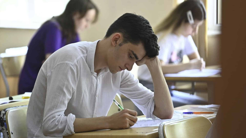 Bu gün 58 min şagird imtahan verəcək