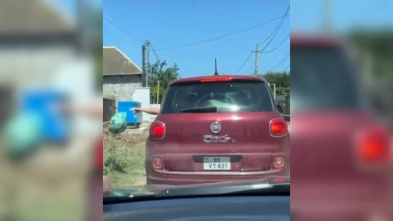 Nabranda zibil torbalarını küçəyə atanın videosu yayılıb