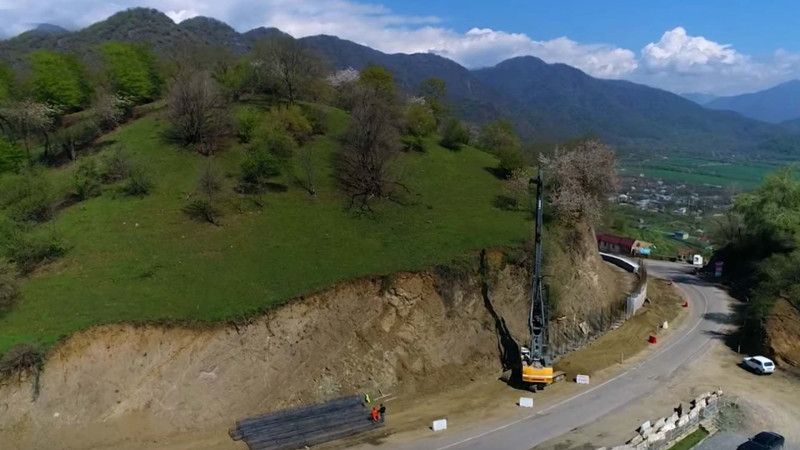 Muğanlı-İsmayıllı yolunda torpaq sürüşə bilər