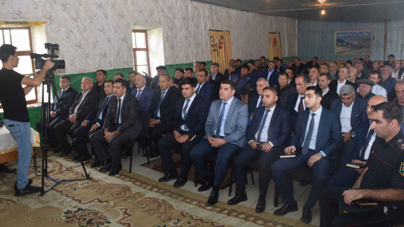 Quba: Tariyel İbrahimov sakinləri narahat edən məsələləri dinləyib