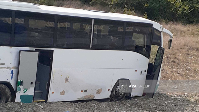 İsmayıllı-Muğanlı yolunda avtobus qəzaya düşüb