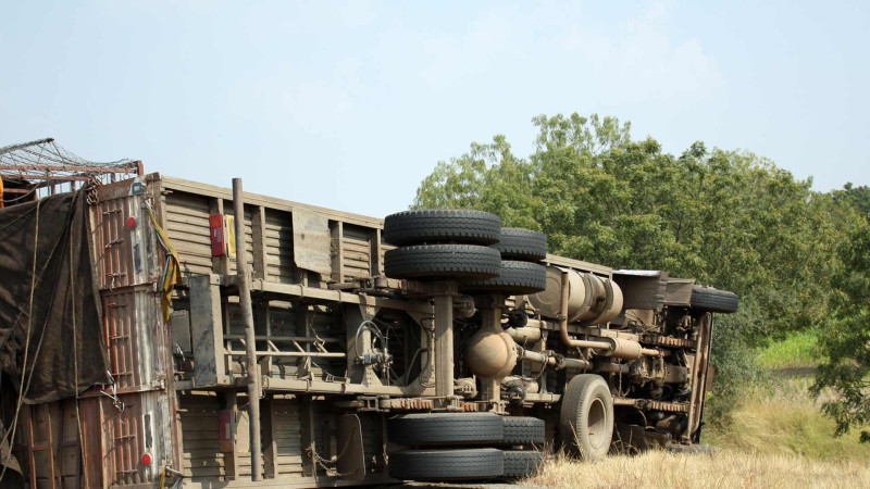 Ölüm hadisəsi: Qubada KamAZ aşıb