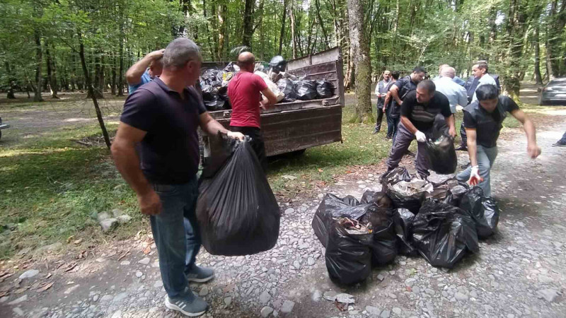 İsmayıllıda təmizlik aksiyası keçirilib