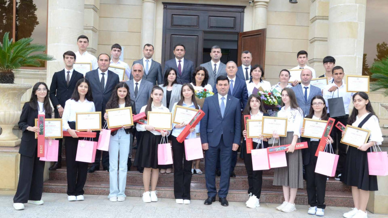 Xaçmaz: ali məktəblərə yüksək balla qəbul olan gənclər mükafatlandırılıblar