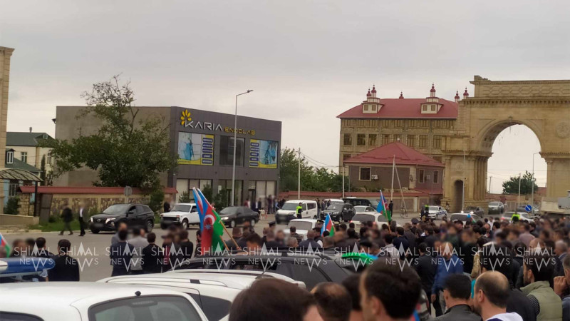 Quba sakinləri şəhid nəşini qarşılayırlar