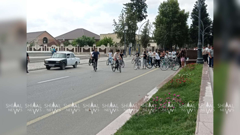 Xaçmaz şəhərində yol bağlanıb