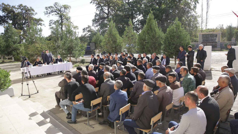 Xaçmaz: icra başçısı Bostançı kəndində sakinlərlə görüşüb