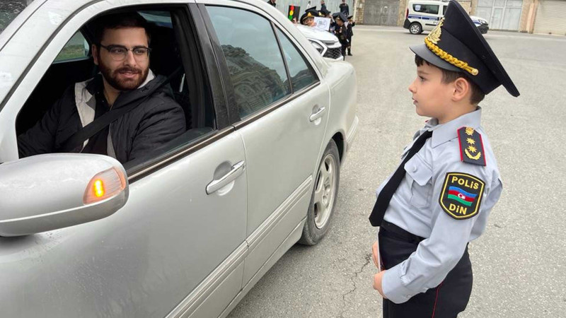 Xaçmazda məktəblilər polis əməkdaşları olublar