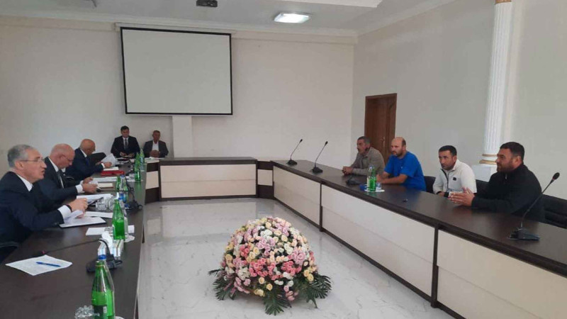 Xaçmaz: Ekologiya və təbii sərvətlər naziri sakinlərlə görüşüb