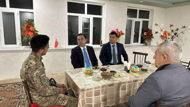 RİH: İsmayıllıda icra başçısı yaralı hərbçiləri ziyarət edib