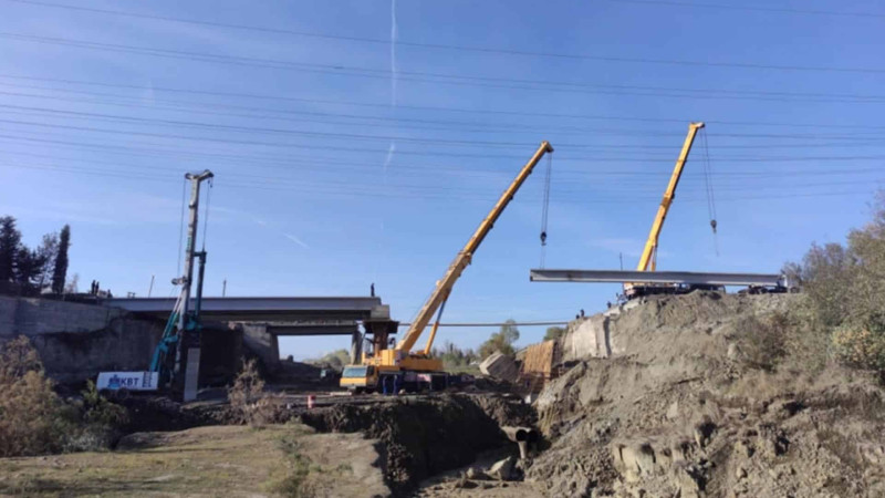 Xaçmaz: yeni körpünün tirləri atılıb