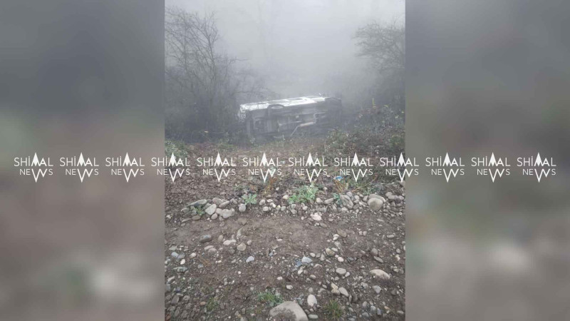 Qusarda avtobus dərəyə aşıb - FOTO