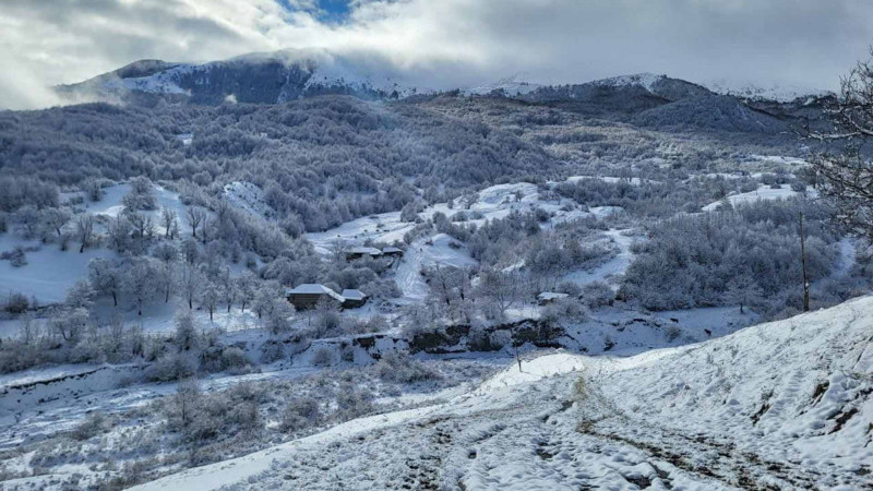 İsmayıllıda dağ kəndləri ağ örpəyə bürünüb