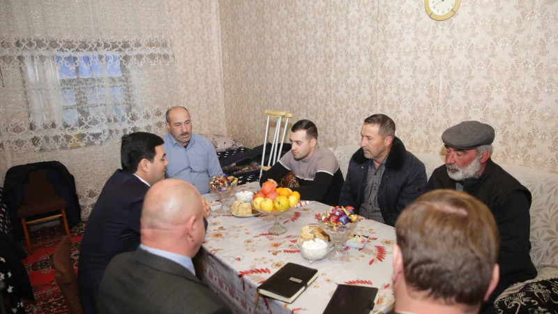 Xaçmazda yaralı hərbi qulluqçular ziyarət olunublar