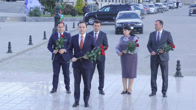 İsmayıllıda il ərzində səmərəli fəaliyyətinə görə bir qrup şəxs mükafatlandırılıb