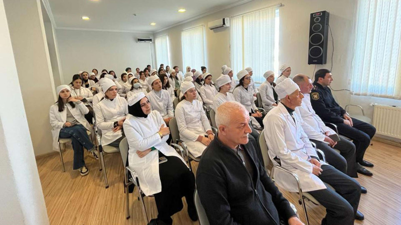 Quba: tibb kollecinin tələbələri ilə narkomaniyanın fəsadları haqda müzakirələr aparılıb