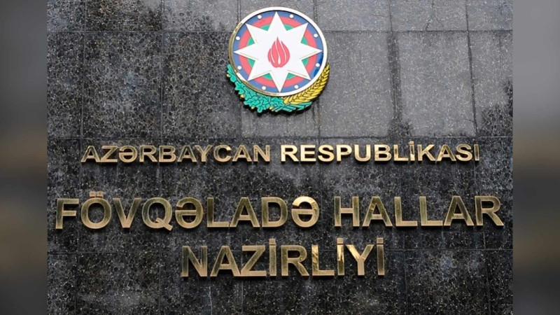 Xaçmazda dəmir lövhə insanlara təhlükə yaradıb