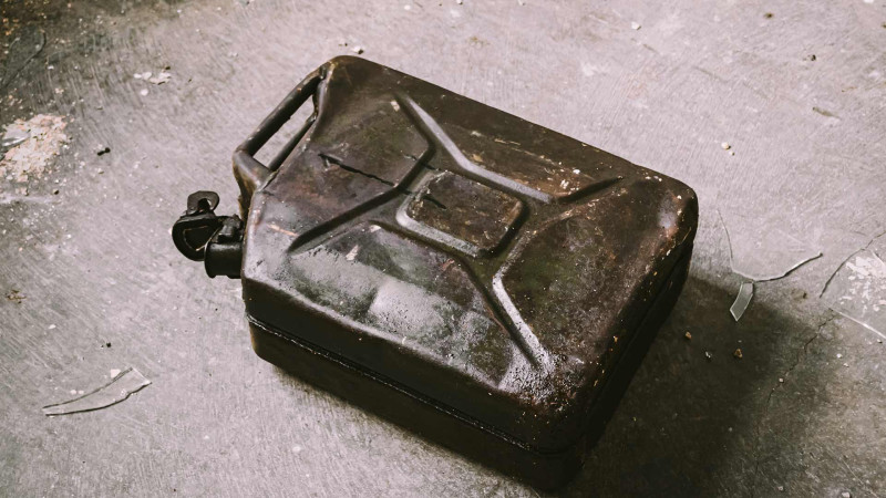 Xaçmazda sərxoş kişi özünü yandırıb