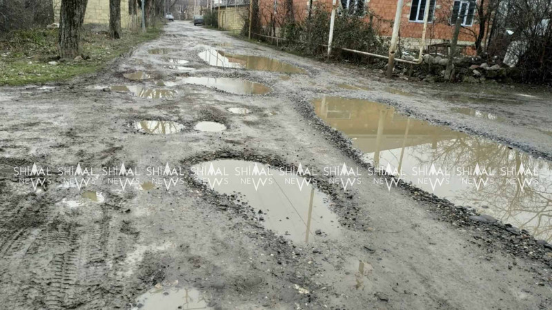 Qubada içməli su həftələrdir küçəyə axır