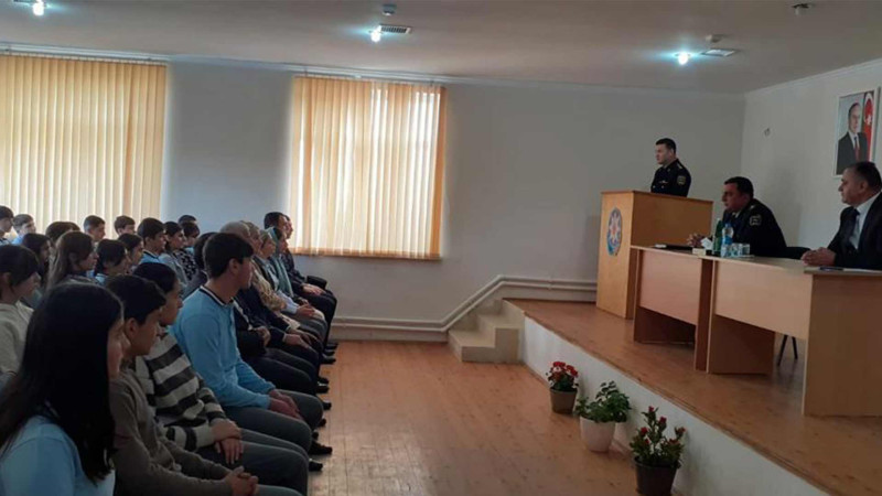 DİN: məktəblilərlə narkotik vasitələrin ziyanından danışılıb