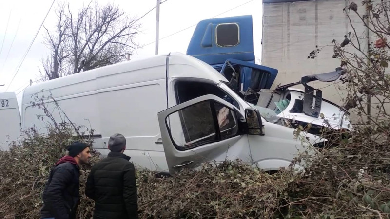 Gəndob-Yalama yolu: avtomobil qəzasında 3 nəfər yaralanıb - VİDEO