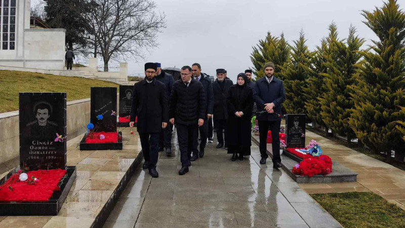 İsmayıllı: Şəhidlər xiyabanı və Soyqırım abidəsi ziyarət edilib