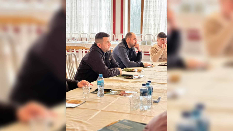 Bağlarda ən çox rast gəlinən problemlər qubalı fermerlərlə müzakirə edilib