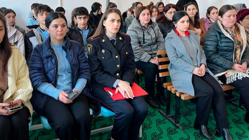 Qusar: polislər şagirdlərə narkotik vasitələrin fəsadlarından danışıblar