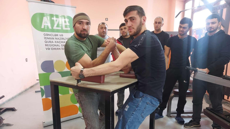 Qol güləşi üzrə rayon birinciliyində 20 idmançı iştirak edib
