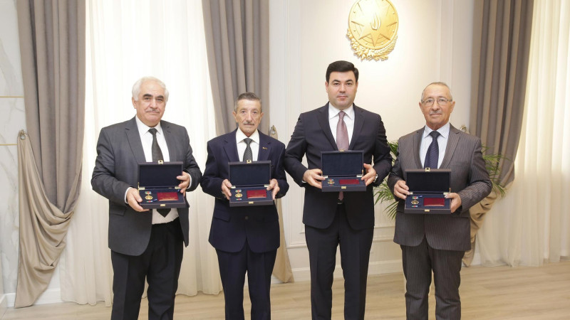 Xaçmaz: Elnur Rzayev və rayon ziyalıları mükafatlandırılıblar