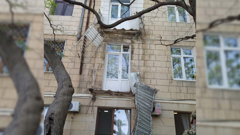 Xaçmaz: Evin eyvanı uçub - FOTO