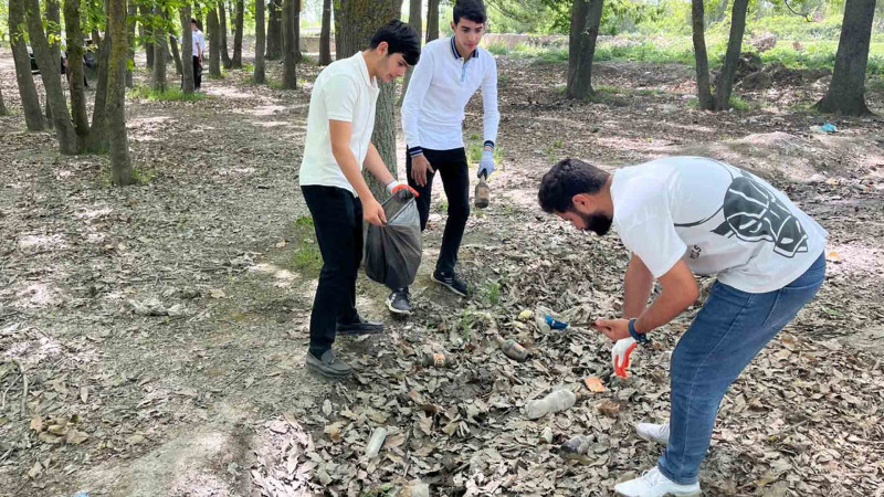 Xaçmaz: Məktəblilər meşəni plastik və məişət tullantılarından təmizləyiblər