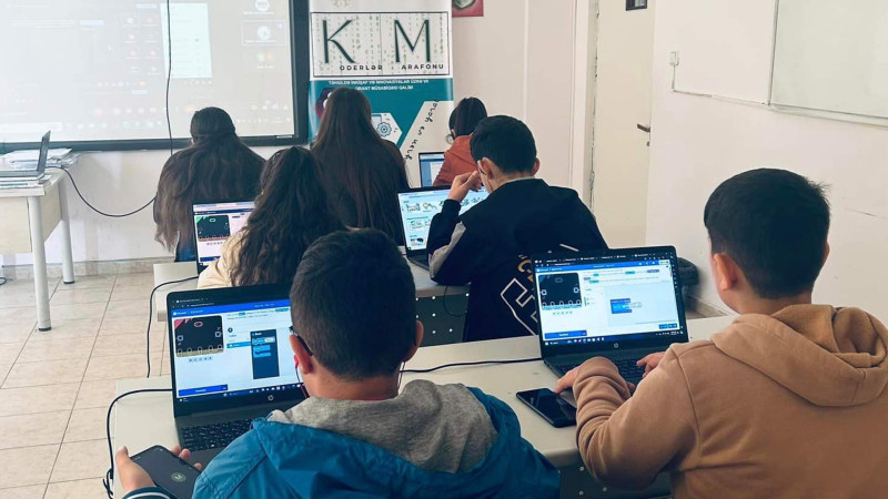 Quba: Proqramçılar şagirdləri Python və Arduino ilə tanış ediblər