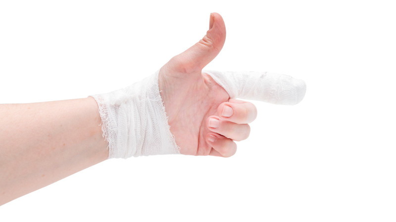 Quba: sürətlər qutusunda qalan barmaq çıxarılıb