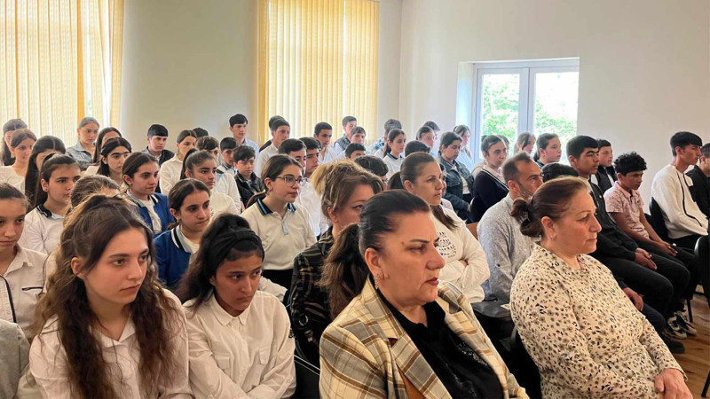 Quba: Polis əməkdaşları Xucbala məktəbində olublar