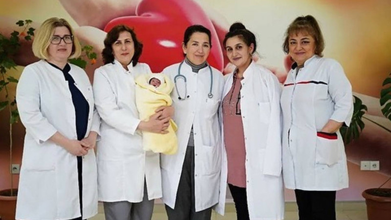 Qubada həkimlər körpənin həyatını xilas ediblər