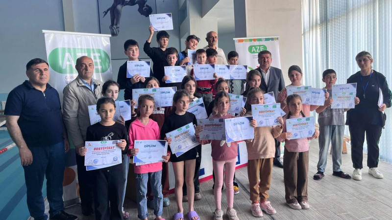 Qusarda şagirdlər üzgüçülük yarışında iştirak ediblər