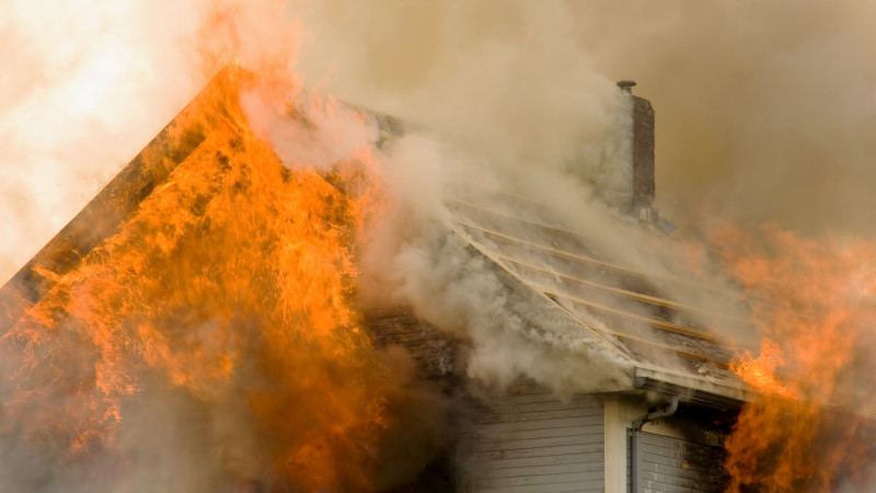 FHN: Xaçmazda ev yanıb