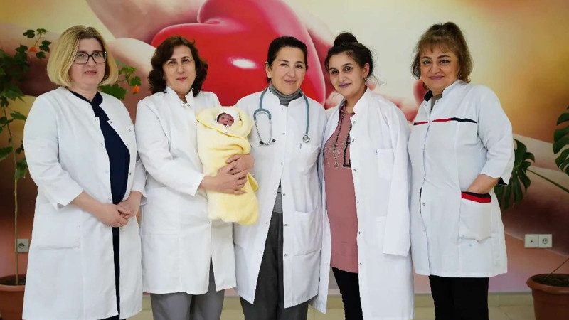 Quba: 1100 qram çəki ilə doğulan körpə xilas edilib
