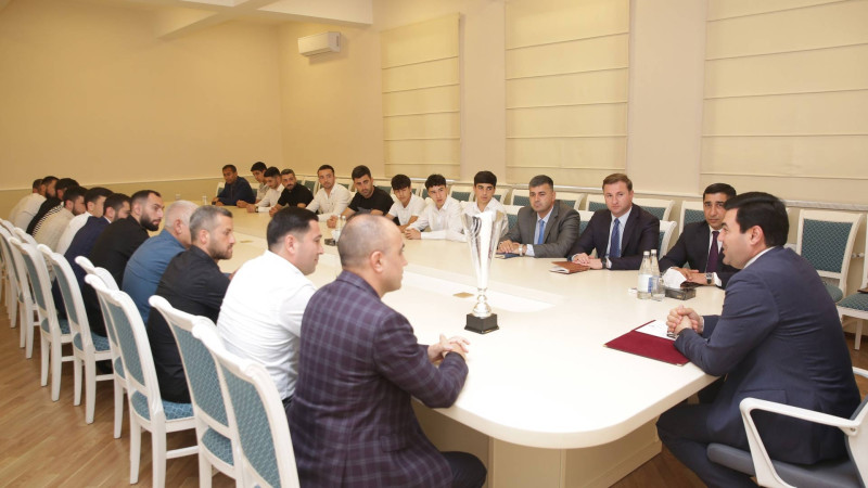 Xaçmazın icra başçısı Region Liqasının qalibi olan futbolçularla görüşüb