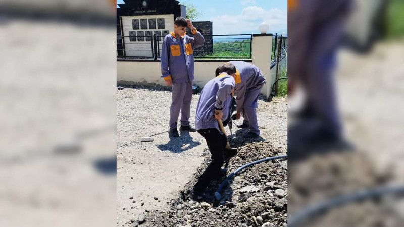 Qusar: Şagirdlər şəhid bulağını su ilə təmin ediblər